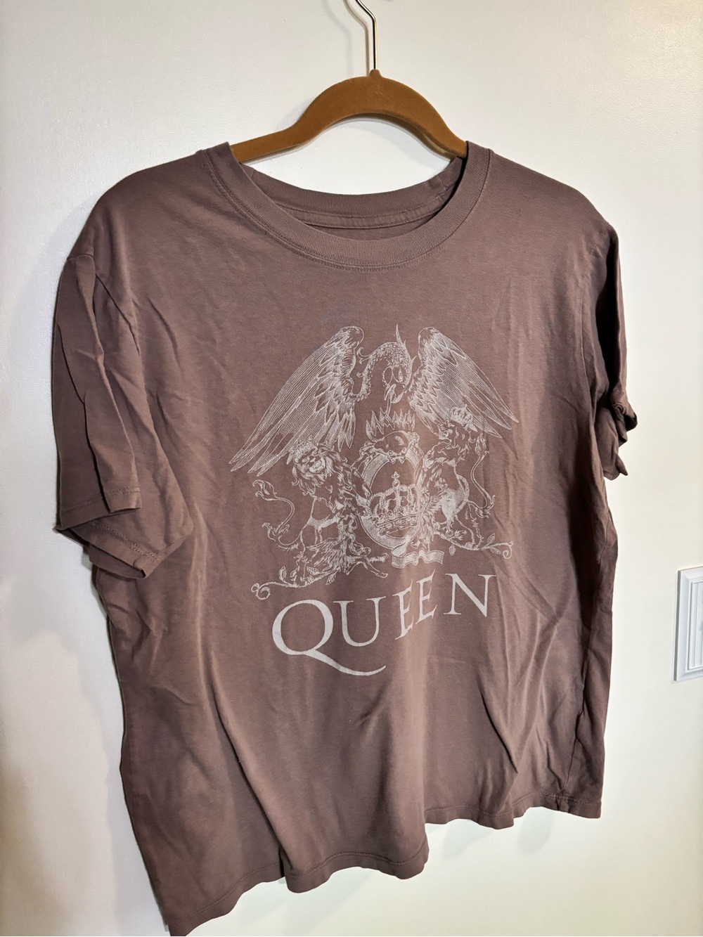 Queen Abercrombie &Fitch Graphic Tee - Dusty Mauve